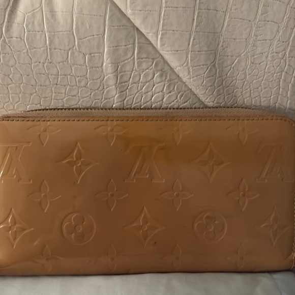 ⭐️ Louis Vuitton Authentic tan/butterscotch zippy Vernis wallet GUC - Picture 14 of 16
